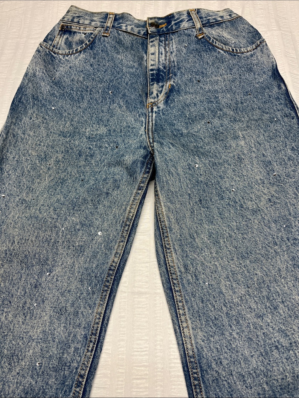 Sandro jeans- tiny diamond-y subtle embellishment. Sz 4. High waist, light wash.